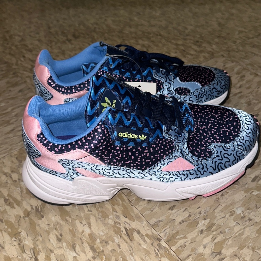 BRAND NEW Adidas sneakers! Women’s sz7